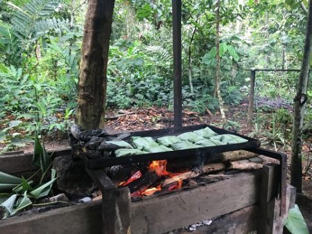 Preparación con la cocina tradicional del Amazonas Colombiano