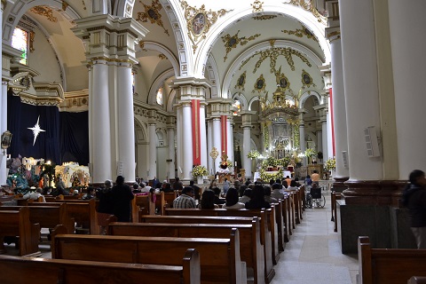 Interior de la iglesia de Chiquinquirá Boyacá